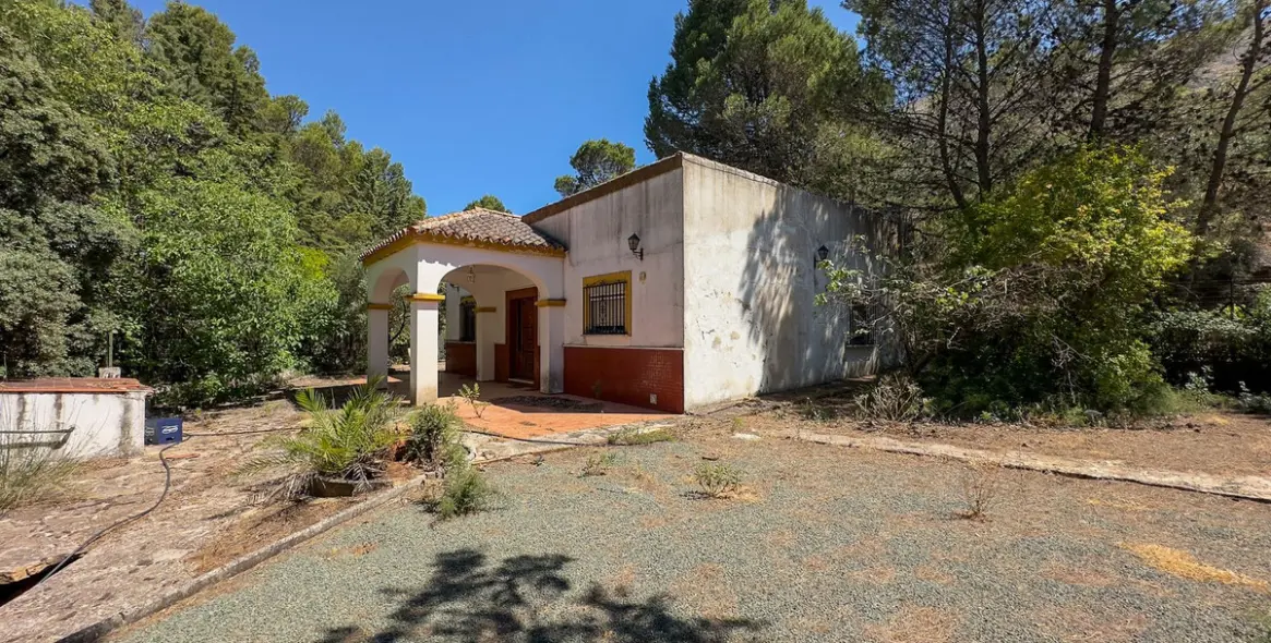 Sale of hotel in Antequera 35