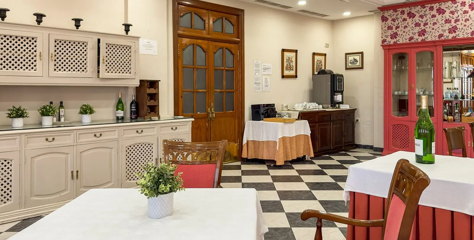Venta de hotel en Antequera 10