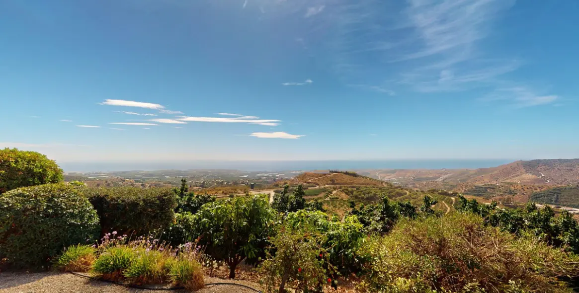 Продажа  отдельно стоящей виллы в Costa del Sol East 5