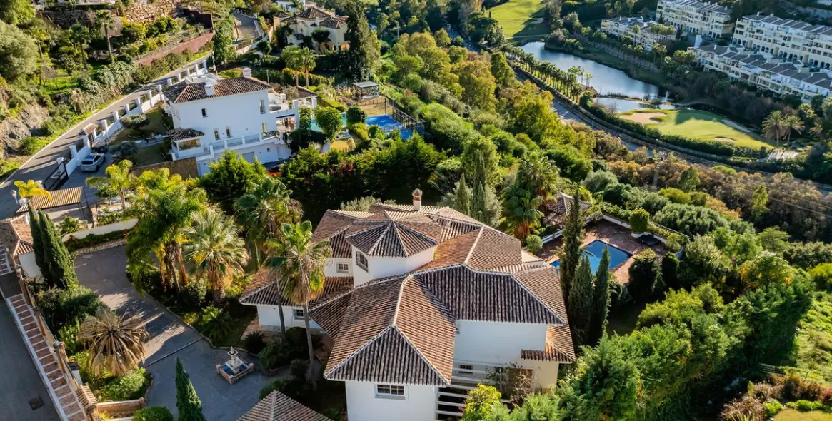 Sale of detached villa in Nueva Andalucía (district Nueva Andalucía) 1