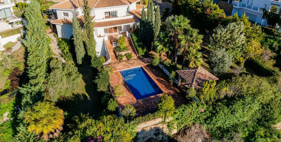 Sale of detached villa in Nueva Andalucía (district Nueva Andalucía) 2