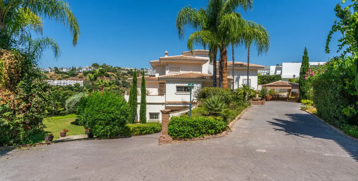 Sale of detached villa in Nueva Andalucía (district Nueva Andalucía) 3