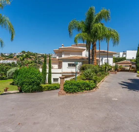 Detached villa R5023432