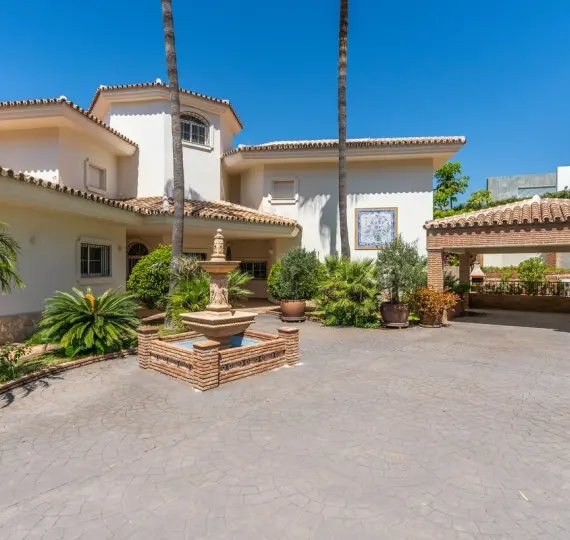 Detached villa R5023432