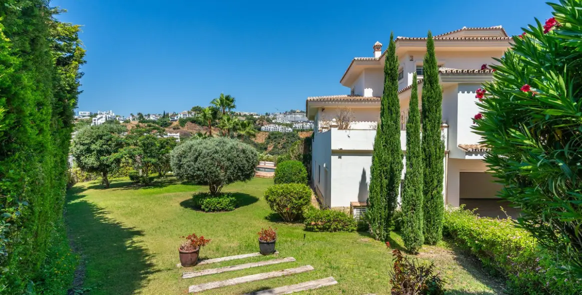 Sale of detached villa in Nueva Andalucía (district Nueva Andalucía) 9