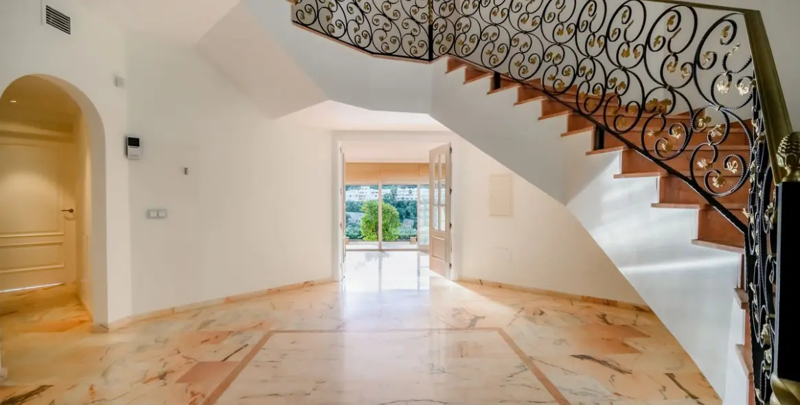 Sale of detached villa in Nueva Andalucía (district Nueva Andalucía) 10