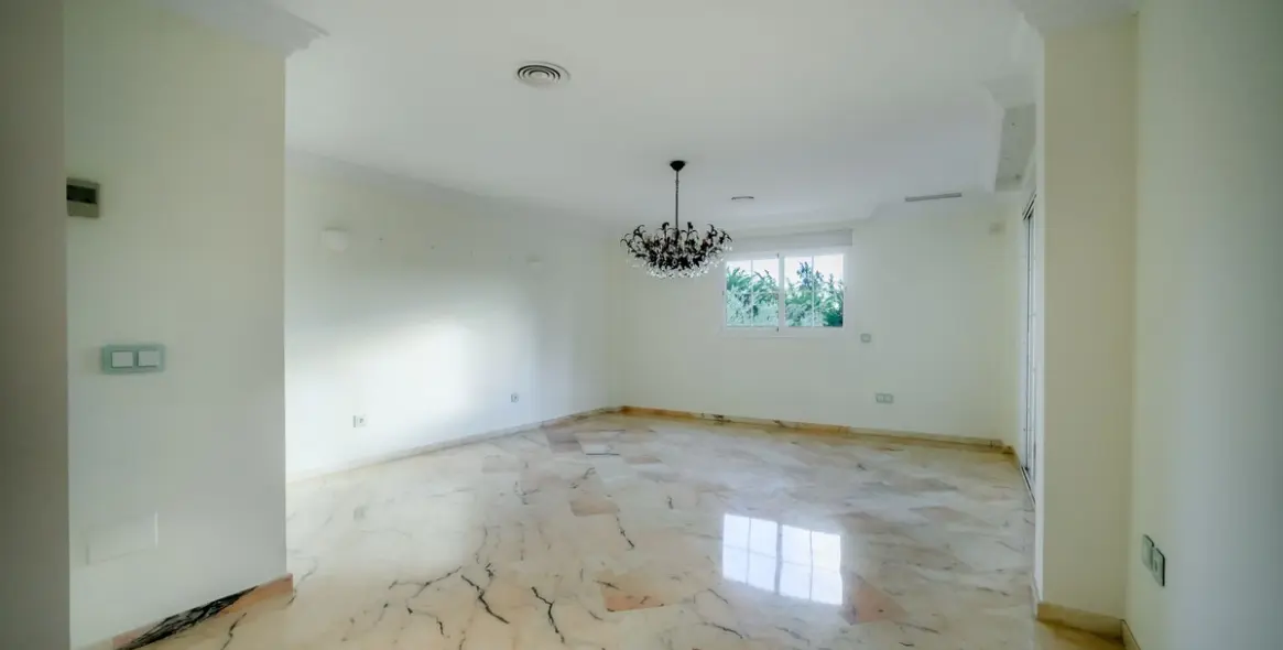 Продажа  отдельно стоящей виллы в Nueva Andalucía 16