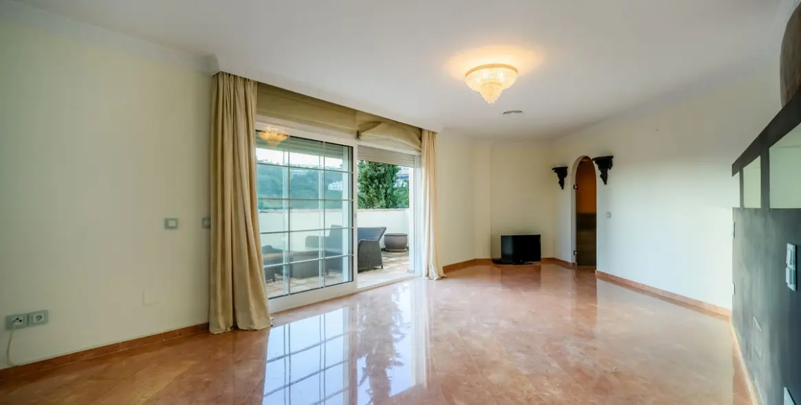 Продажа  отдельно стоящей виллы в Nueva Andalucía 18