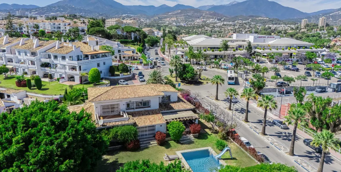 Sale of detached villa in Nueva Andalucía (district Nueva Andalucía) 1
