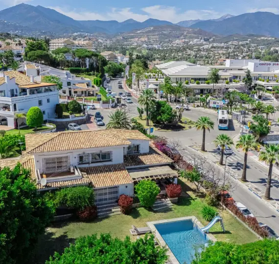 Detached villa R5037583