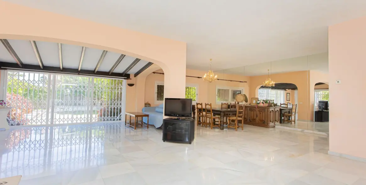 Sale of detached villa in Nueva Andalucía (district Nueva Andalucía) 5