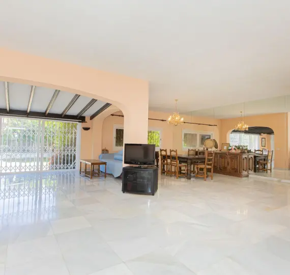 Detached villa R5037583