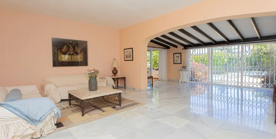 Sale of detached villa in Nueva Andalucía (district Nueva Andalucía) 6