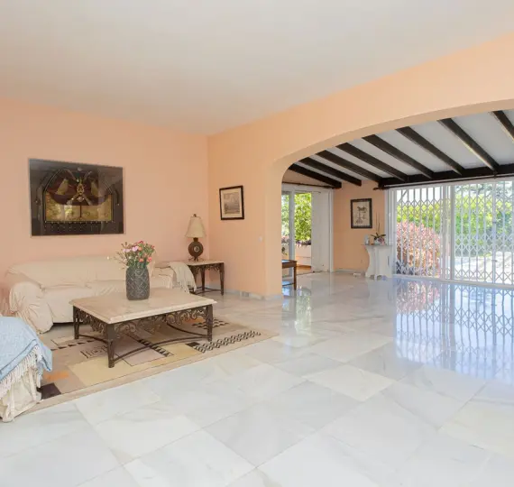 Detached villa R5037583