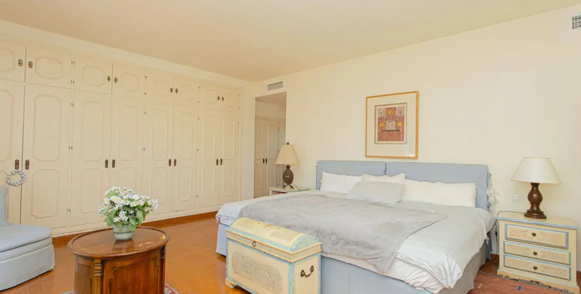 Продажа  отдельно стоящей виллы в Nueva Andalucía 15