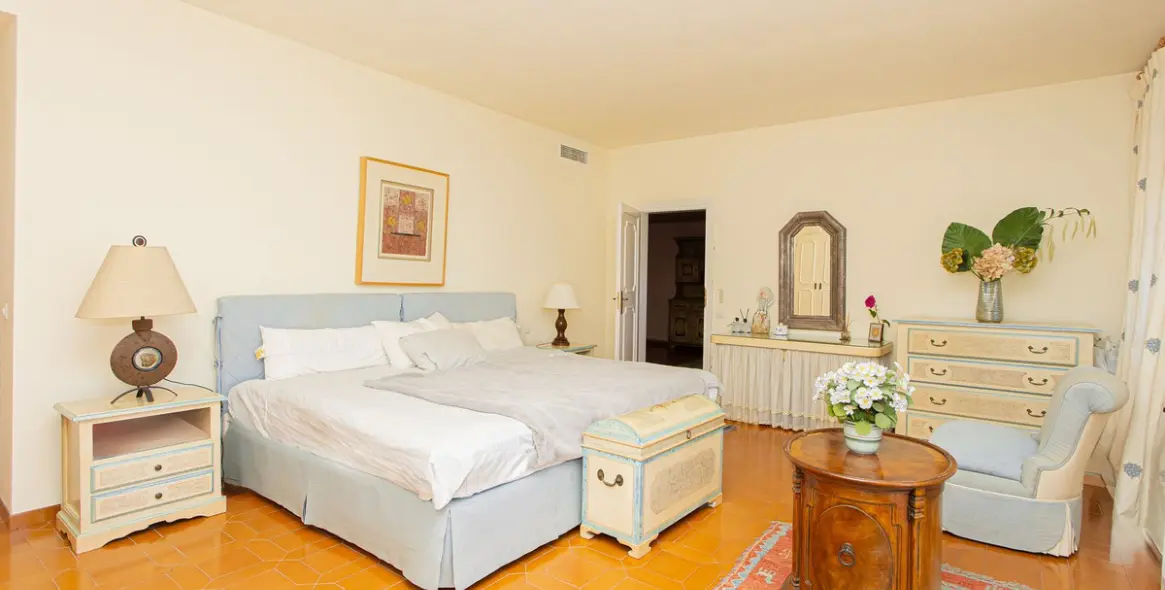 Продажа  отдельно стоящей виллы в Nueva Andalucía 17