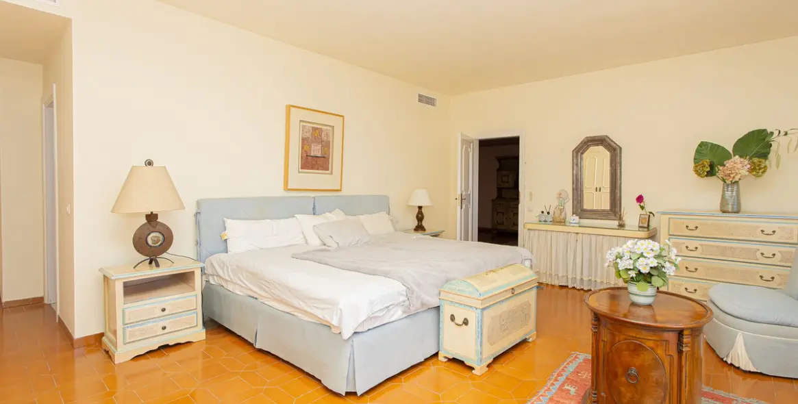 Продажа  отдельно стоящей виллы в Nueva Andalucía 18