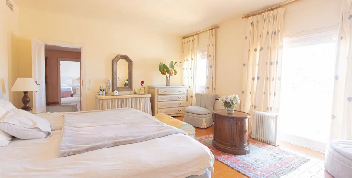 Продажа  отдельно стоящей виллы в Nueva Andalucía 19