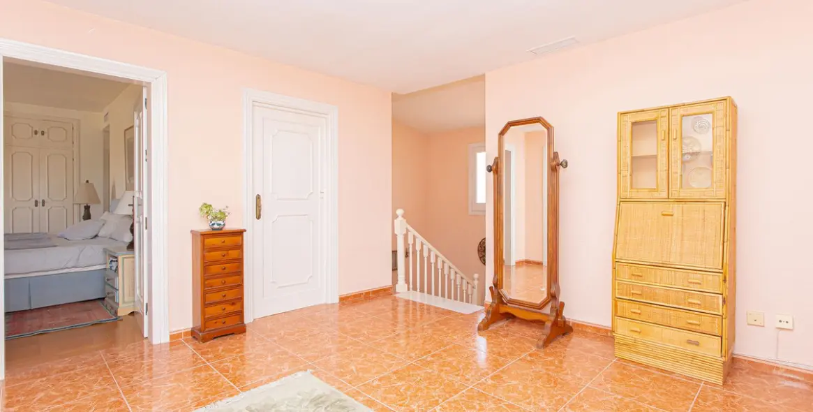 Venta de villa independiente en Nueva Andalucía 23