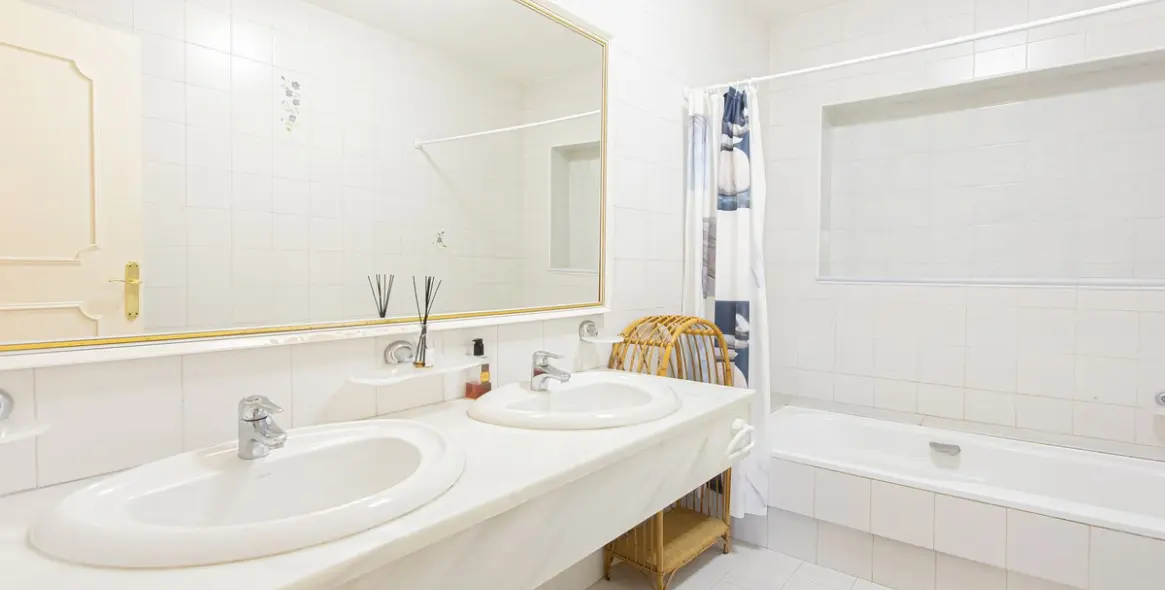 Venta de villa independiente en Nueva Andalucía 39