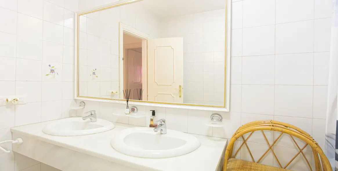 Venta de villa independiente en Nueva Andalucía 42