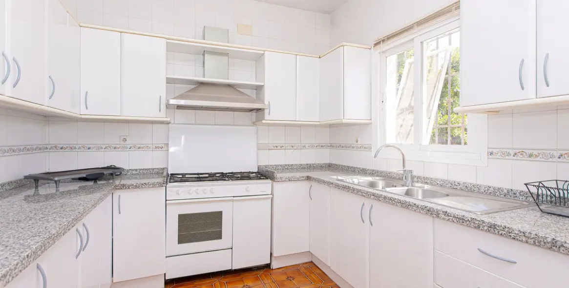 Venta de villa independiente en Nueva Andalucía 48