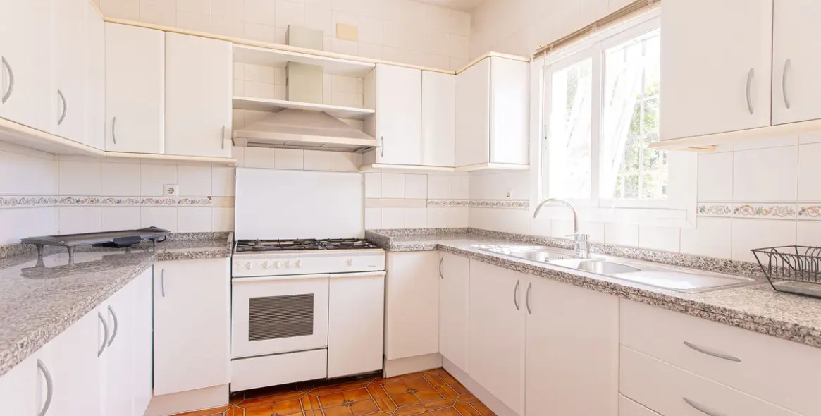 Venta de villa independiente en Nueva Andalucía 49