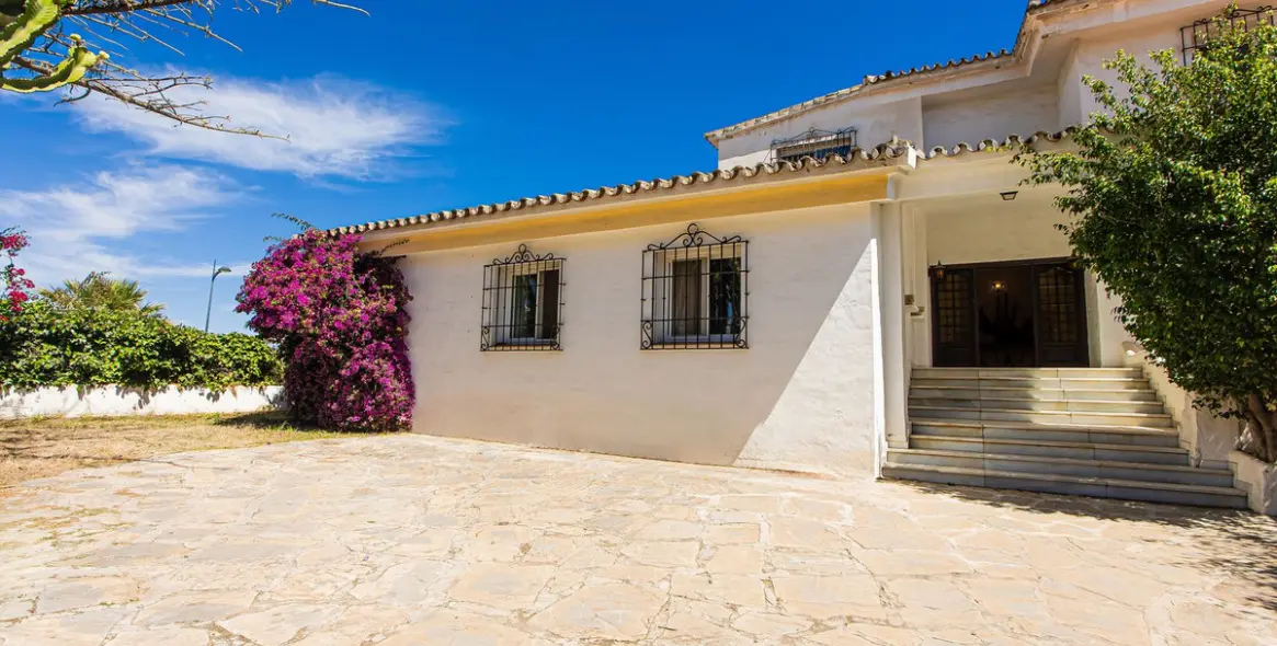 Venta de villa independiente en Nueva Andalucía 54