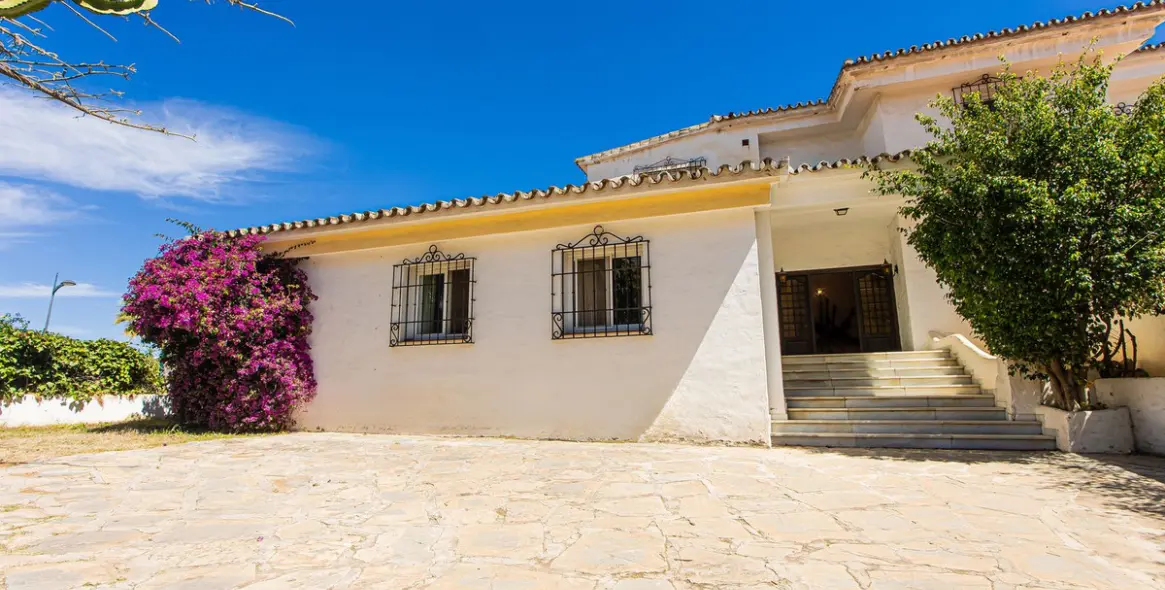 Venta de villa independiente en Nueva Andalucía 55