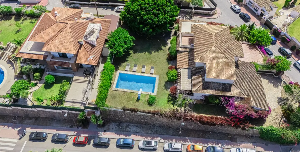 Venta de villa independiente en Nueva Andalucía 58