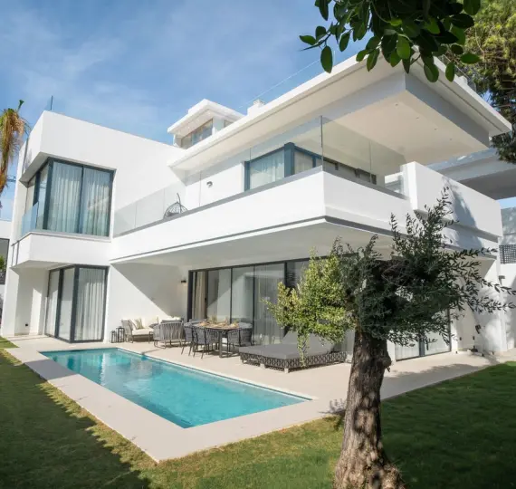 Продажа  отдельно стоящей виллы в The Golden Mile