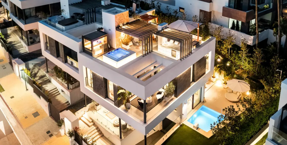 Продажа дома на две семьи в Sierra Blanca 1