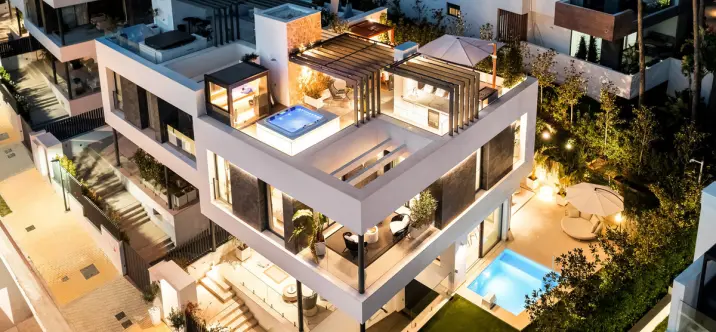 Продажа дома на две семьи в Sierra Blanca 0