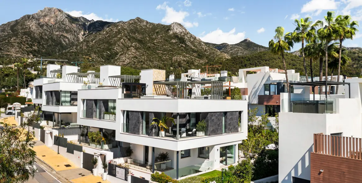 Продажа дома на две семьи в Sierra Blanca 3