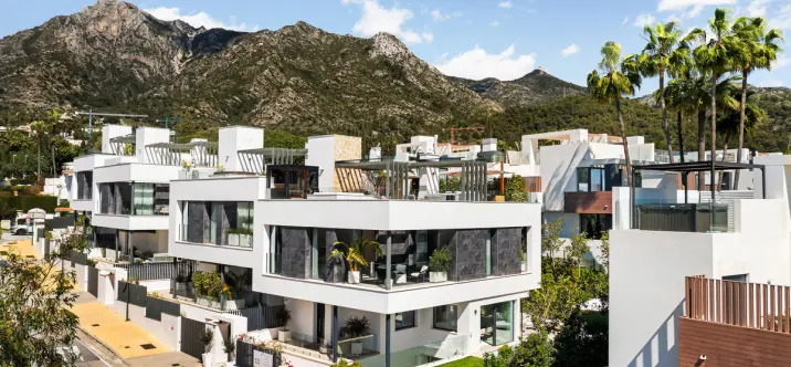 Продажа дома на две семьи в Sierra Blanca 2