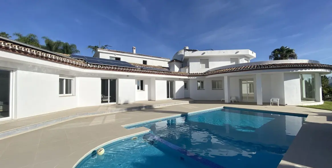 Продажа  отдельно стоящей виллы в El Paraiso 1