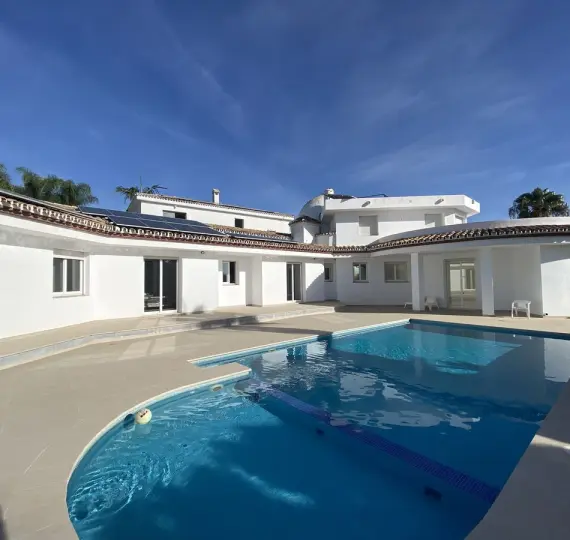 Продажа  отдельно стоящей виллы в El Paraiso