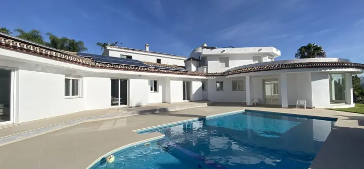 Продажа  отдельно стоящей виллы в El Paraiso 0