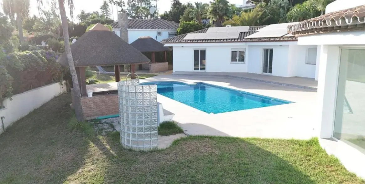 Продажа  отдельно стоящей виллы в El Paraiso 2