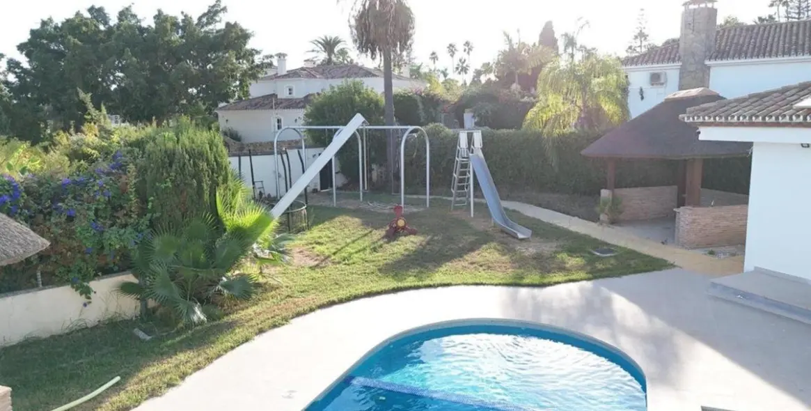 Продажа  отдельно стоящей виллы в El Paraiso 5