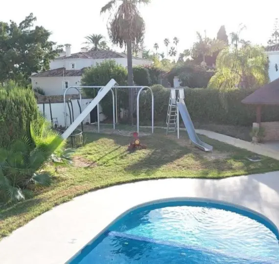 Продажа  отдельно стоящей виллы в El Paraiso