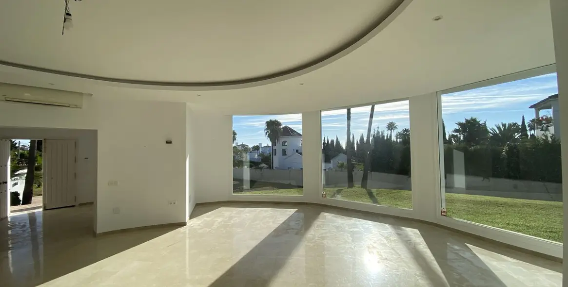 Продажа  отдельно стоящей виллы в El Paraiso 6