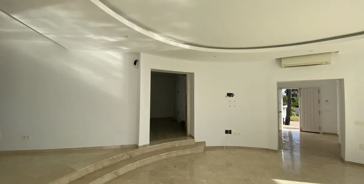 Продажа  отдельно стоящей виллы в El Paraiso 7