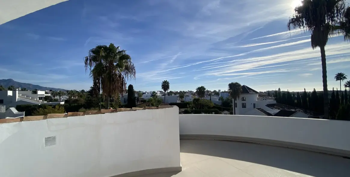 Продажа  отдельно стоящей виллы в El Paraiso 10