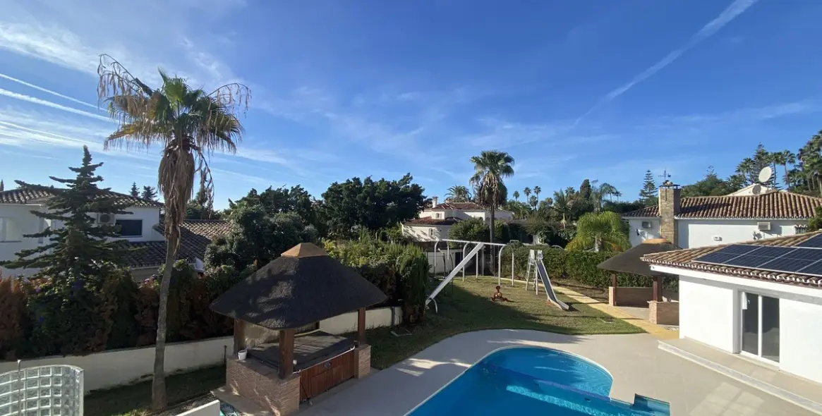 Продажа  отдельно стоящей виллы в El Paraiso 11
