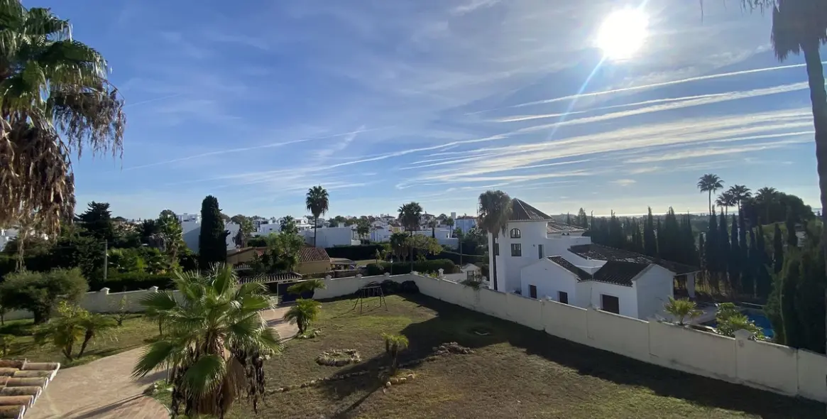 Продажа  отдельно стоящей виллы в El Paraiso 12