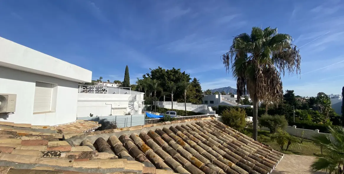 Продажа  отдельно стоящей виллы в El Paraiso 13