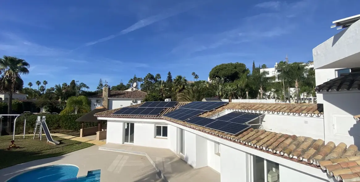 Продажа  отдельно стоящей виллы в El Paraiso 14