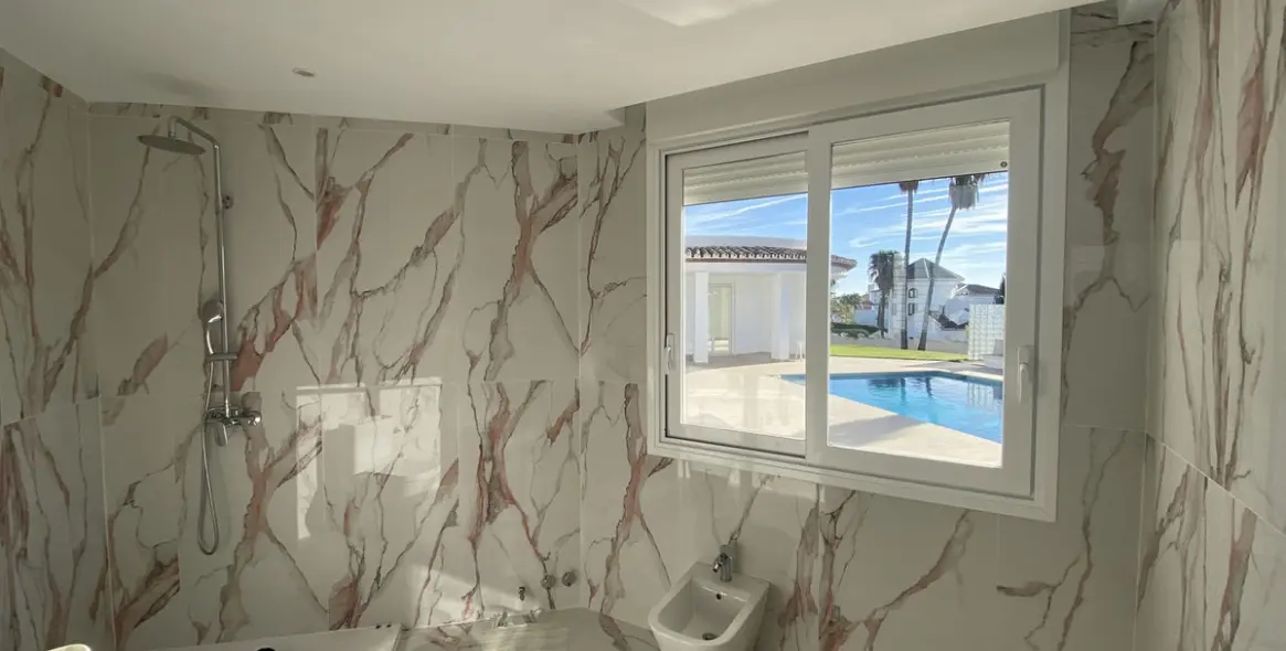 Продажа  отдельно стоящей виллы в El Paraiso 16