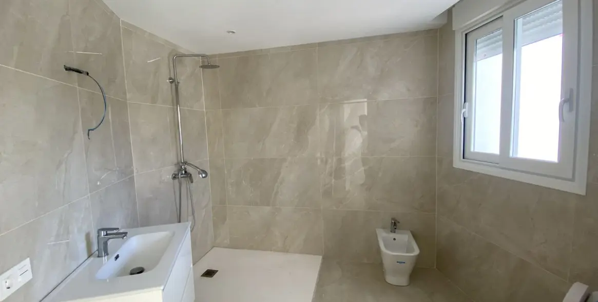 Продажа  отдельно стоящей виллы в El Paraiso 18